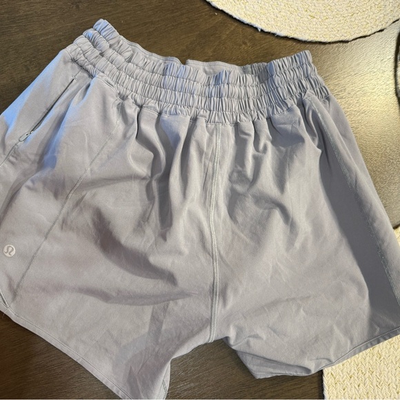 Lululemon hotty hot 4 inch shorts high rise - Picture 2 of 2